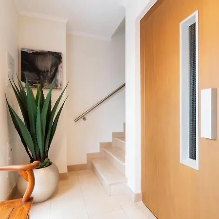 Apartamento Charming House In Center- Private Terrace & Garage *